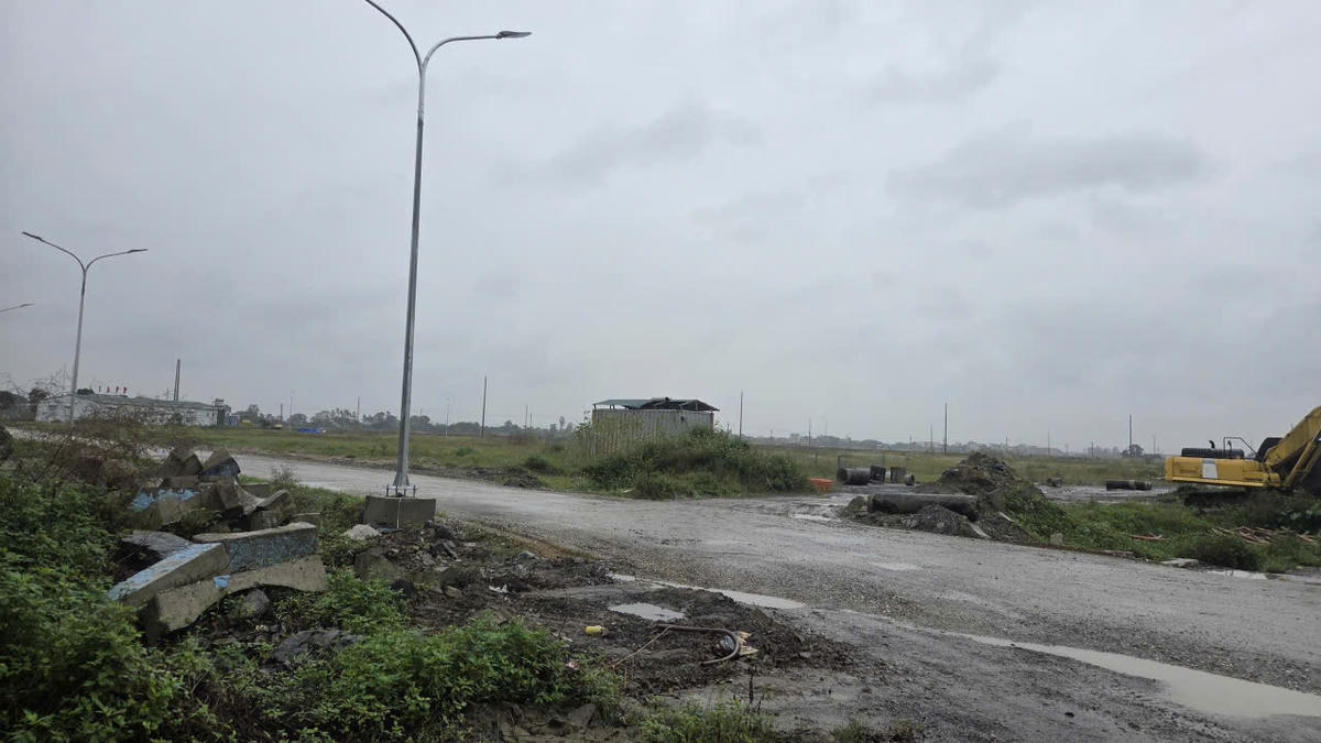 Hạ tầng Cụm công nghiệp Thanh Côi đến nay vẫn chưa được hoàn thiện. 	Ảnh: Duy Hưng.