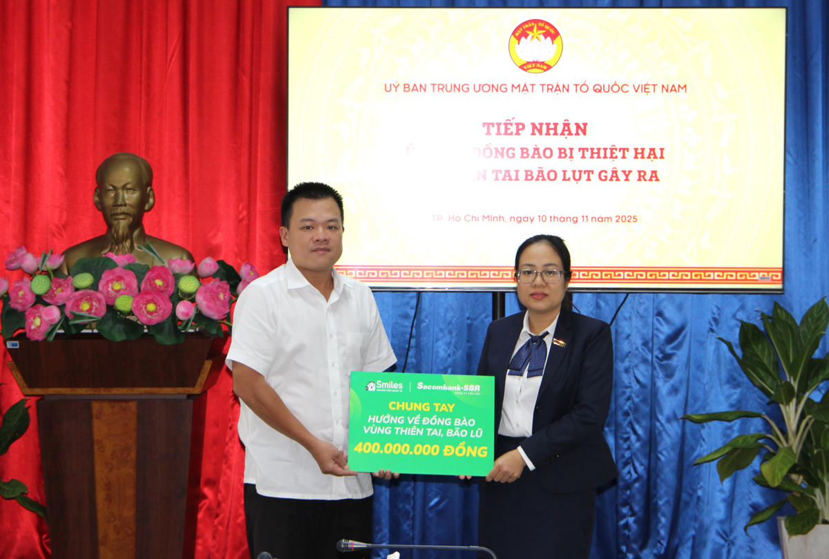 Tiếp nhận 400 triệu đồng ủng hộ đồng bào các vùng thiên tai