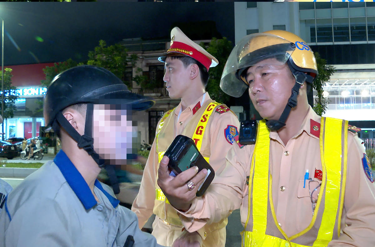 Trong ngày đầu ra quân, lực lượng chức năng đã xử lý hàng trăm trường hợp vi phạm nồng độ cồn. Ảnh: CACC.