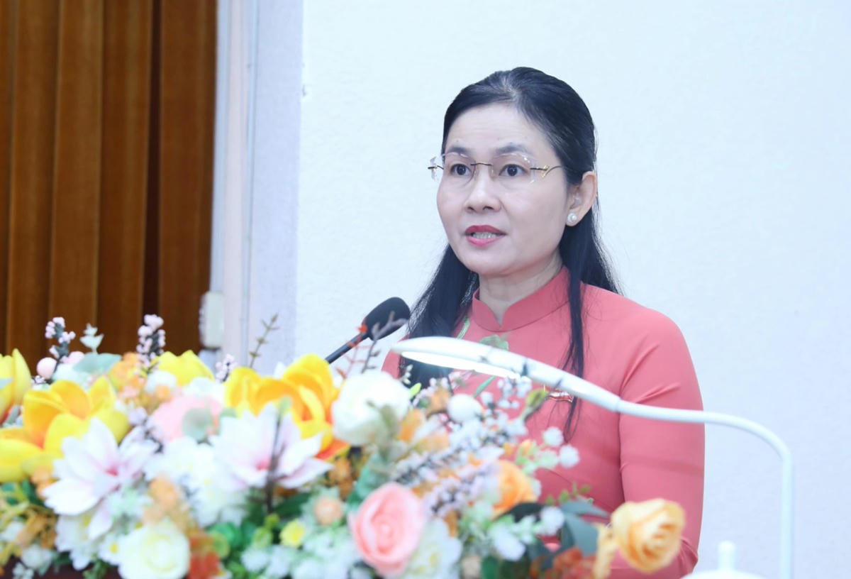 Bà Tôn Ngọc Hạnh - Chủ tịch HĐND tỉnh Đồng Nai phát biểu khai mạc kỳ họp. Ảnh: H.A.