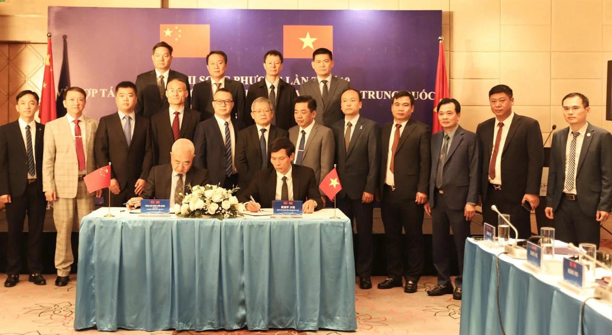 Hai bên ký kết Bản ghi nhớ triển khai các nội dung hợp tác phòng, chống ma tuý năm 2026. (ảnh X.H)