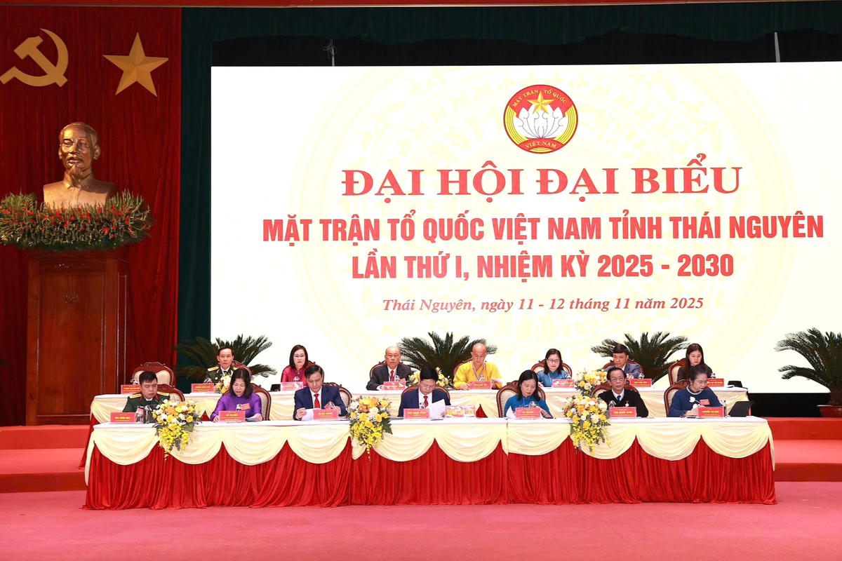 Đoàn Chủ tịch Đại hội Đại biểu MTTQ Việt Nam lần thứ I. Ảnh: Thu Huệ.