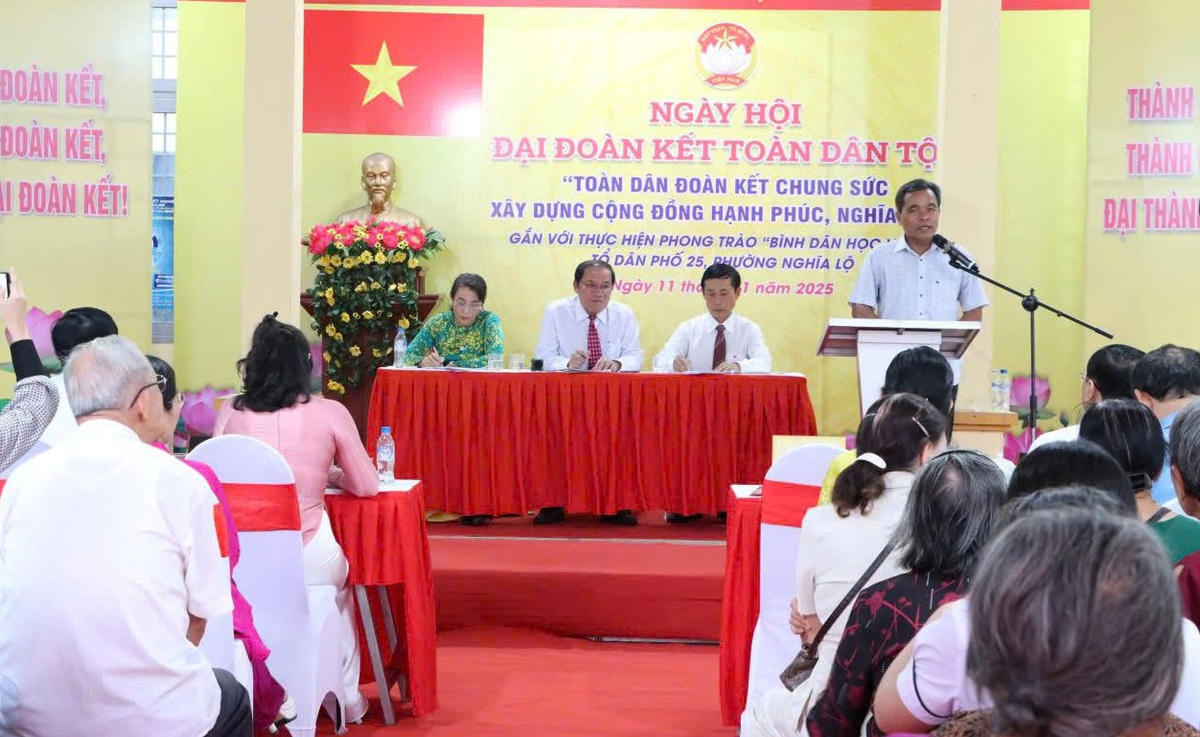 Quang cảnh Ngày hội Đại đoàn kết tại&nbsp;tổ dân phố 25, phường Nghĩa Lộ. Ảnh: Nhật Sơn.