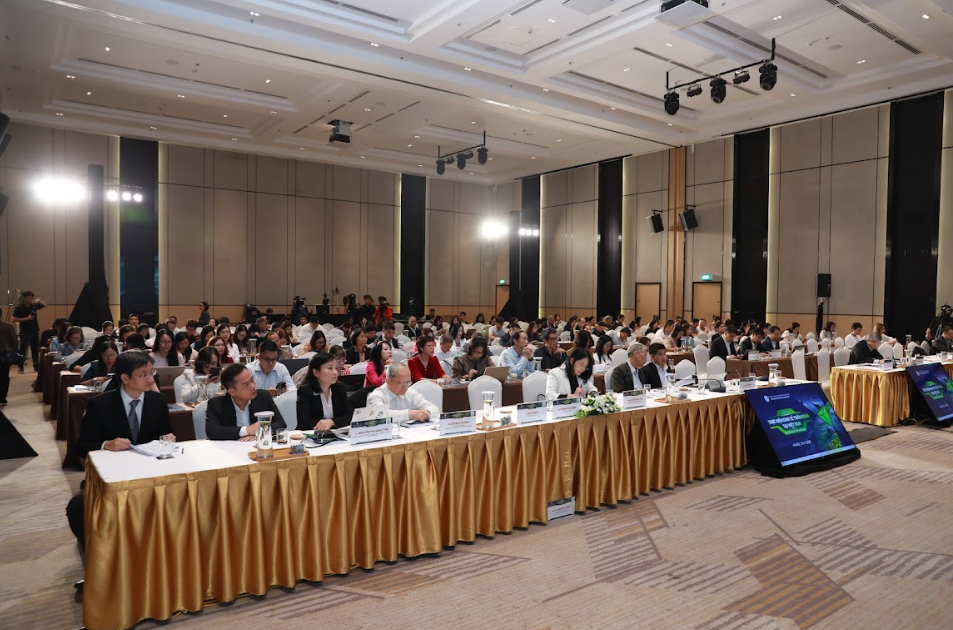 Quang cảnh diễn đàn