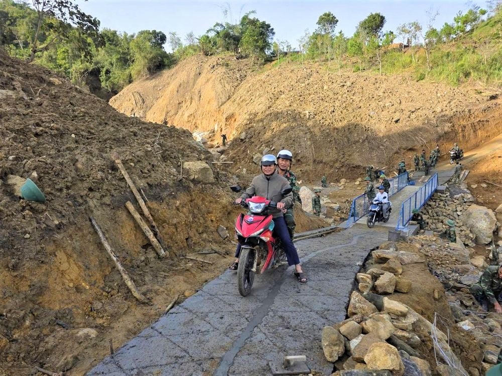 Đường Quân Dân đã thông, nối lại giao thông vào 5 thôn bị chia cắt. Ảnh: CV.