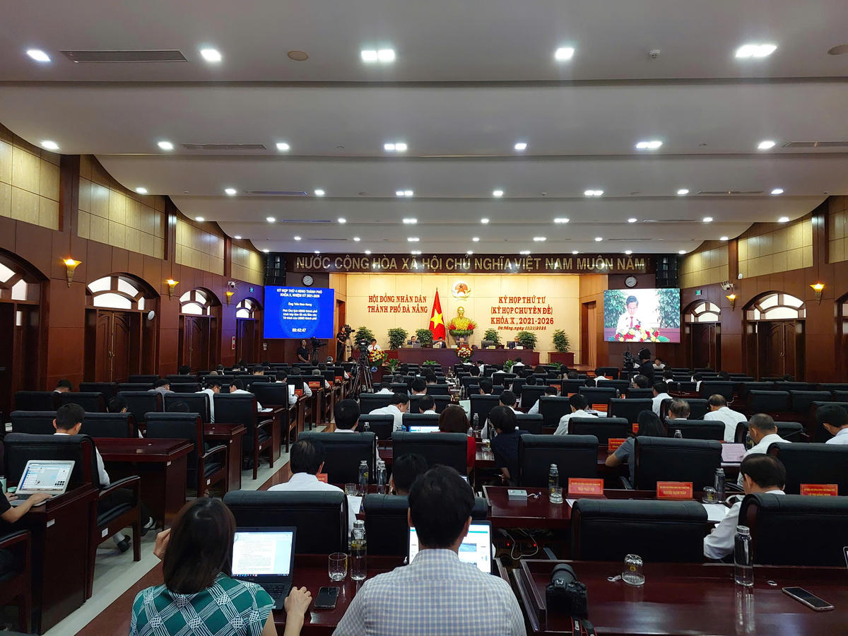 Kỳ họp HĐND thông qua đầu tư 2 khu đô thị du lịch mới. Ảnh: Nguyễn Tú.