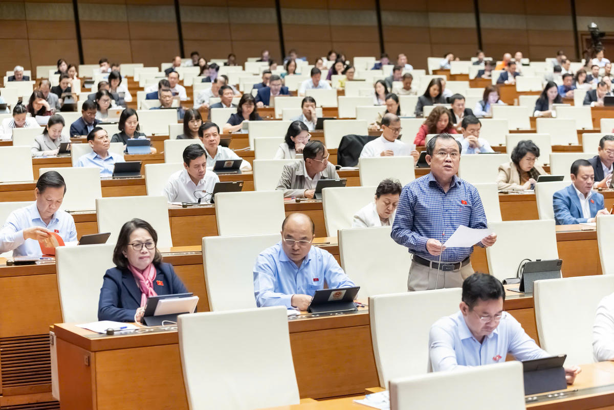 Đại biểu Nguyễn Tâm Hùng (đoàn TP. HCM) thảo luận về dự án Luật Thi hành án dân sự (sửa đổi). Ảnh: Quang Vinh.. 