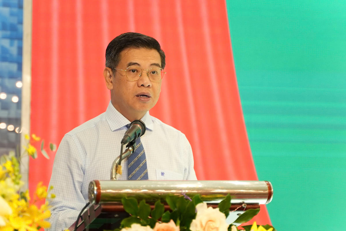 Ông Nguyễn Văn Dũng – Phó Chủ tịch UBND TP Hồ Chí Minh đánh giá cao các chương trình của Hội Doanh nghiệp HVNCLC. Ảnh: T.Q