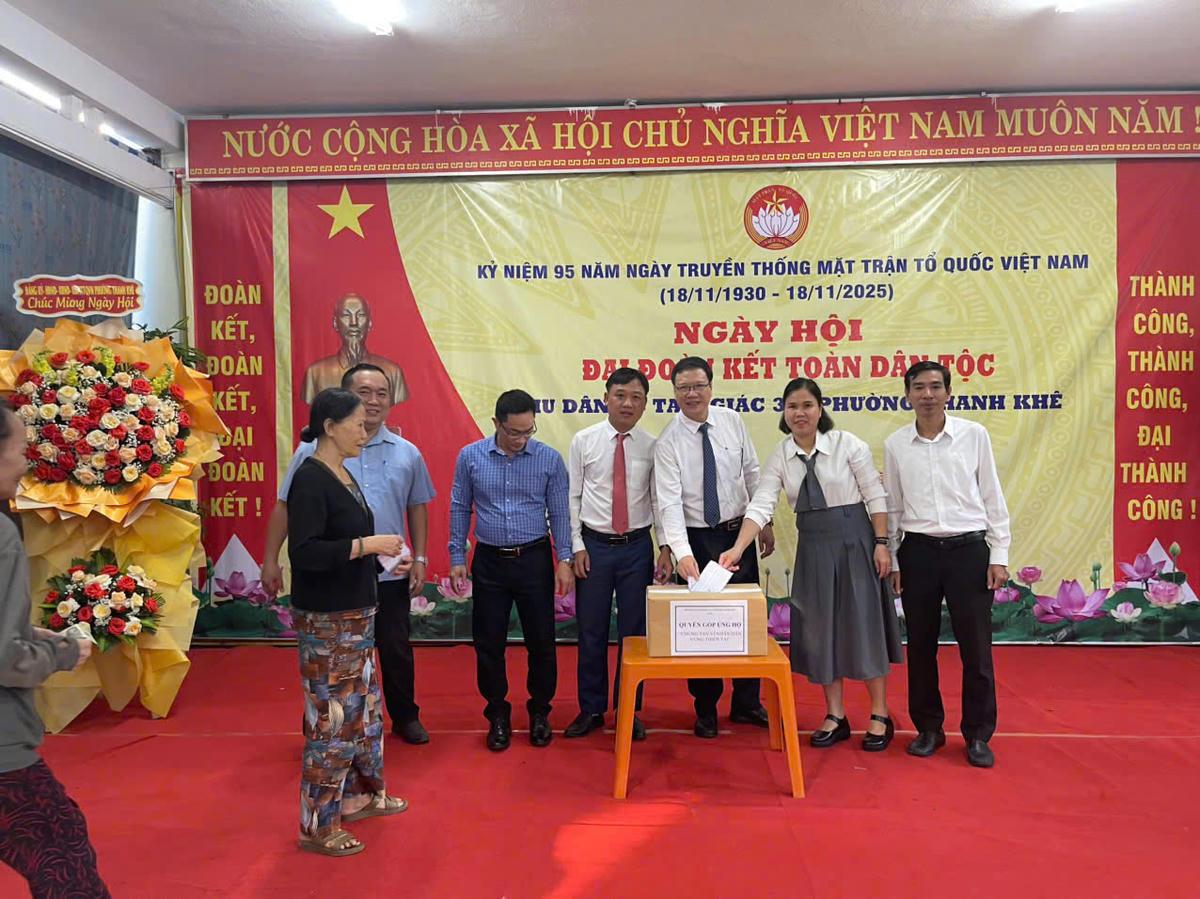 Ngày hội Đại đoàn kết toàn dân tộc các khu dân cư phường Thanh Khê phát động ủng hộ đồng bào vùng thiên tai. Ảnh: Nguyễn Tú.