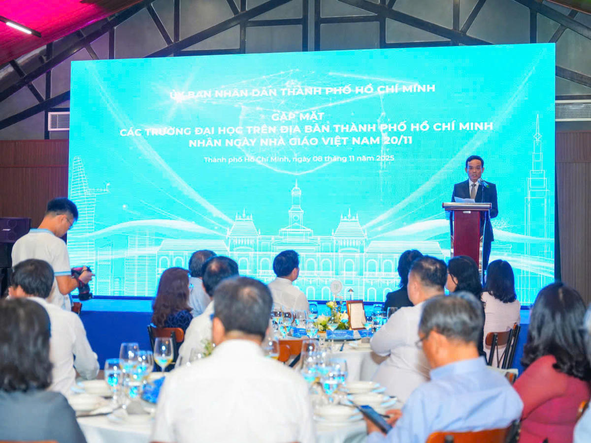 Bí thư Thành uỷ TP Hồ Chí Minh Trần Lưu Quang phát biểu tại buổi gặp gỡ các thầy cô giáo và lãnh đạo các đại học, trường đại học, học viện, phân viện trên địa bàn thành phố. Ảnh: T.L
