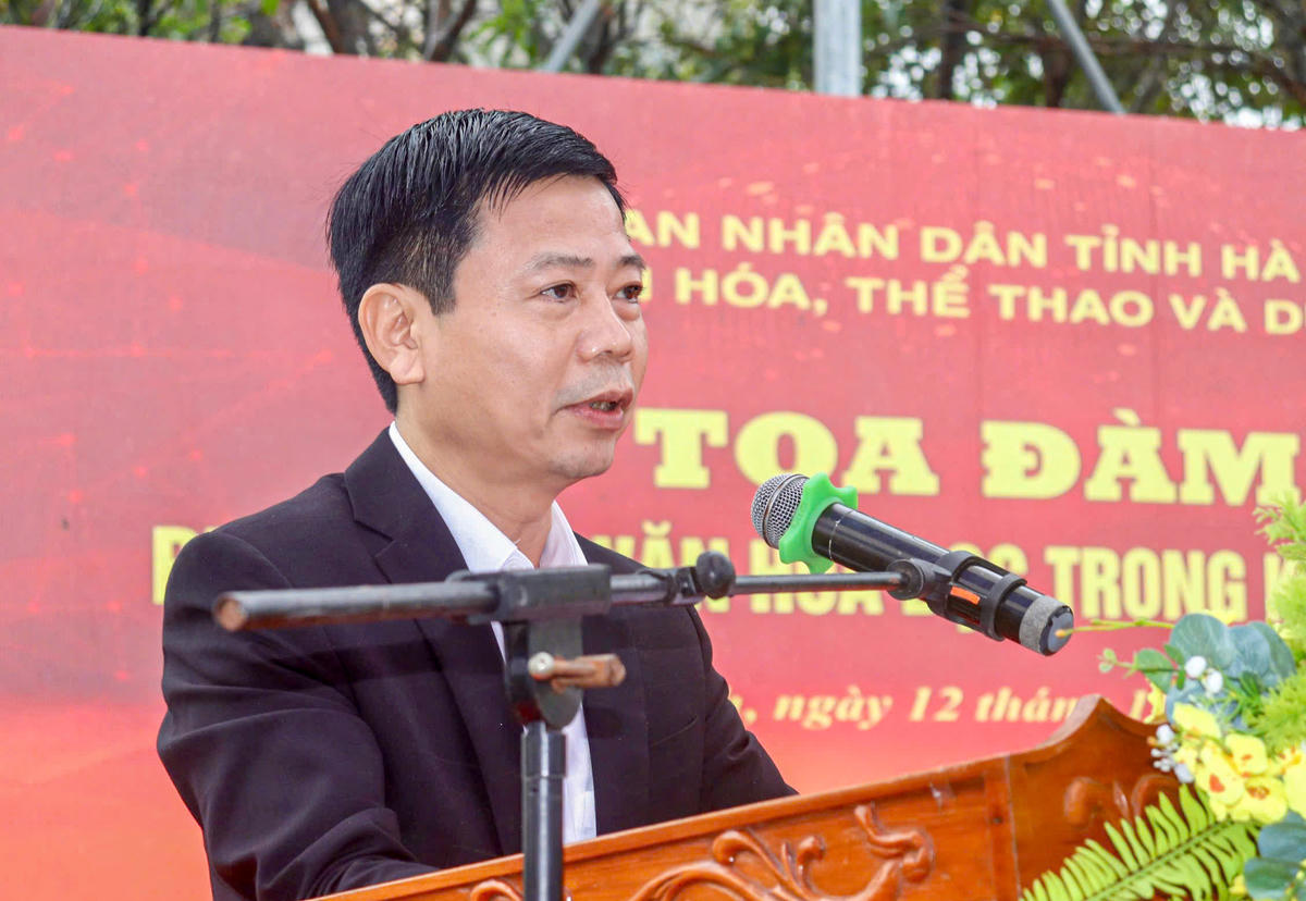 Ông Nguyễn Công Thành, Phó Giám đốc Sở VH-TT&amp;DL Hà Tĩnh phát biểu khai mạc.&nbsp;