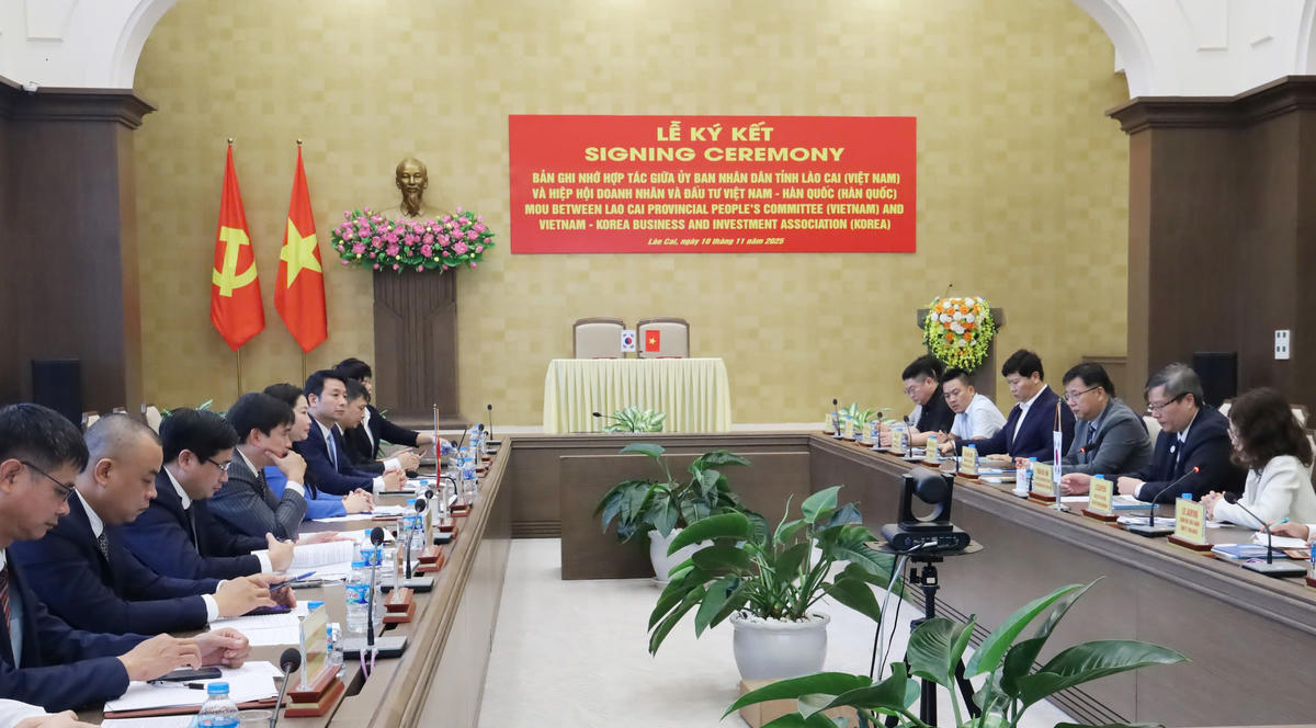 Quang cảnh buổi làm việc