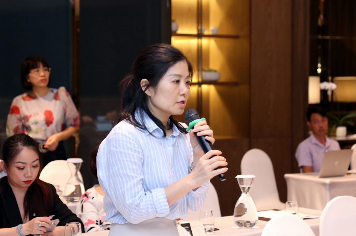 Các đại biểu trao đổi tại Hội thảo