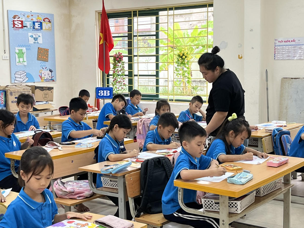 Một giờ học của cô và trò Trường Tiểu học Minh Châu (Hà Nội). Ảnh: T.N.