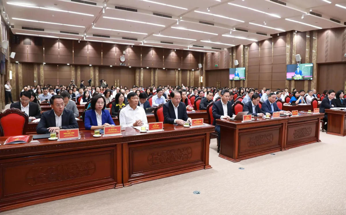 Quang cảnh hội nghị tại điểm cầu trực tiếp ở Thành ủy Hà Nội