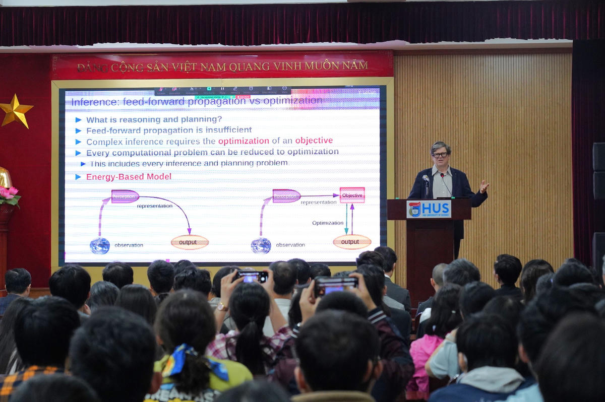 . Buổi chia sẻ thuộc "Chuỗi Đối thoại Khám phá tương lai VinFuture" của GS. Yann LeCun, Chủ nhân Giải thưởng chính VinFuture 2024 tại Trường ĐH Khoa học Tự nhiên, ĐH Quốc gia Hà Nội. Ảnh: VFP.