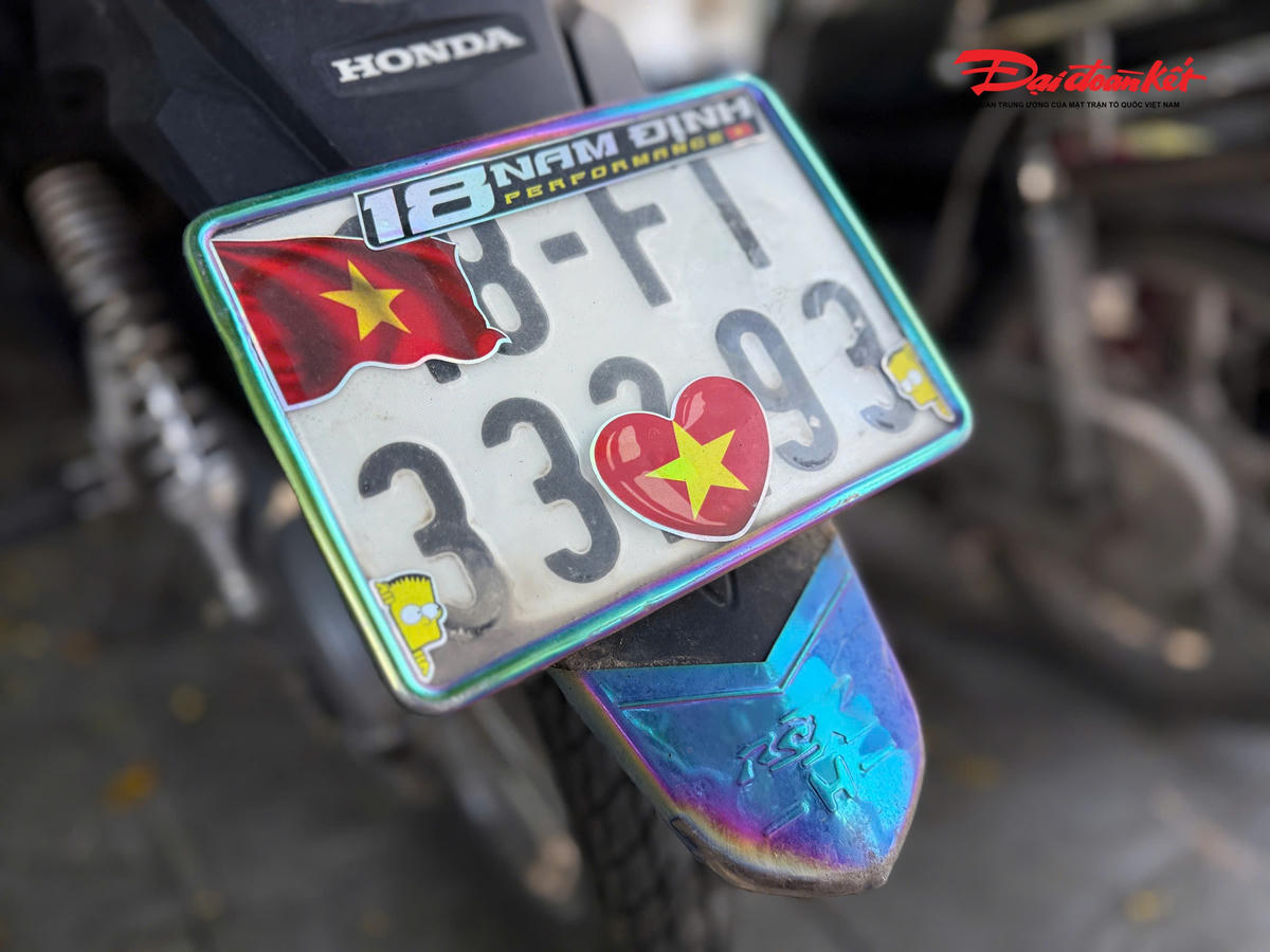 Theo Nghị định 168/2024, người này sẽ bị phạt 5 triệu đồng và bị trừ 6 điểm giấy phép lái xe.