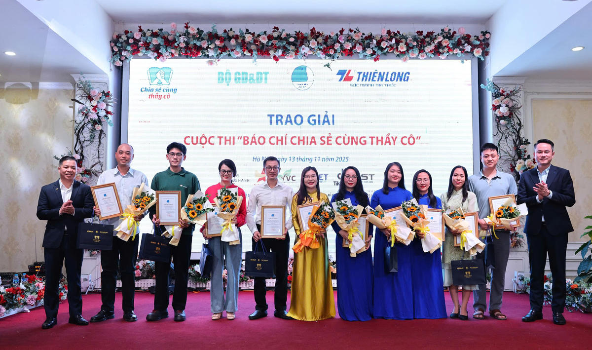 Các tác giả nhận giải thưởng "Báo chí chia sẻ cùng thầy cô 2025".