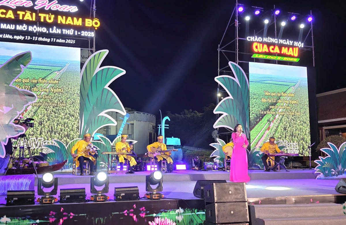 Tiết mục dự thi Liên hoan của đội Đờn ca tài tử tỉnh Cà Mau 1. Ảnh Nguyên Du&nbsp;