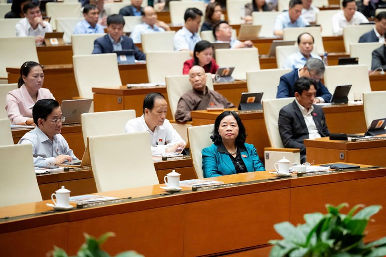 Chủ tịch UBTƯ MTTQ Việt Nam Bùi Thị Minh Hoài tham dự phiên thảo luận (Ảnh: Quang Vinh)