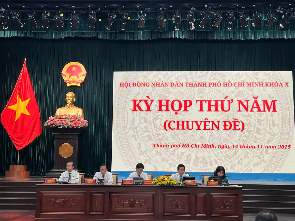 Kỳ họp xem xét 43 tờ trình của UBND thành phố. Ảnh: A.Đ