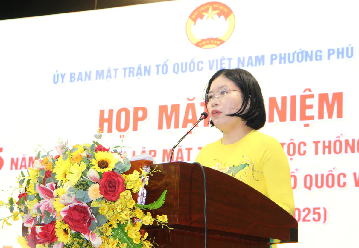 Bà Trần Thị Mai Lý - Phó Bí thư Thường trực Đảng ủy phường Phú Nhuận phát biểu tại buổi lễ. Ảnh: Q.Đ.