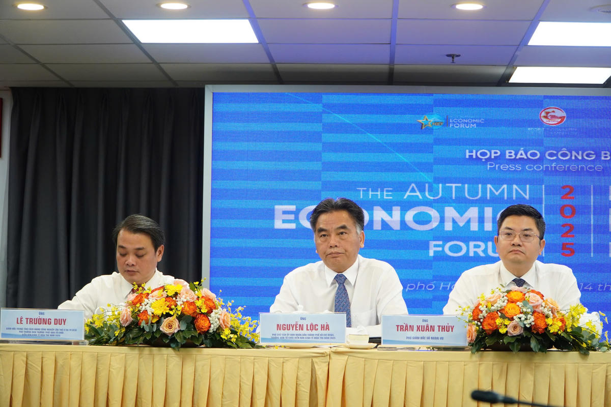 Lãnh đạo UBND TP Hồ Chí Minh chủ trì họp báo công bố Diễn đàn Kinh tế mùa thu 2025. Ảnh:&nbsp; T.H