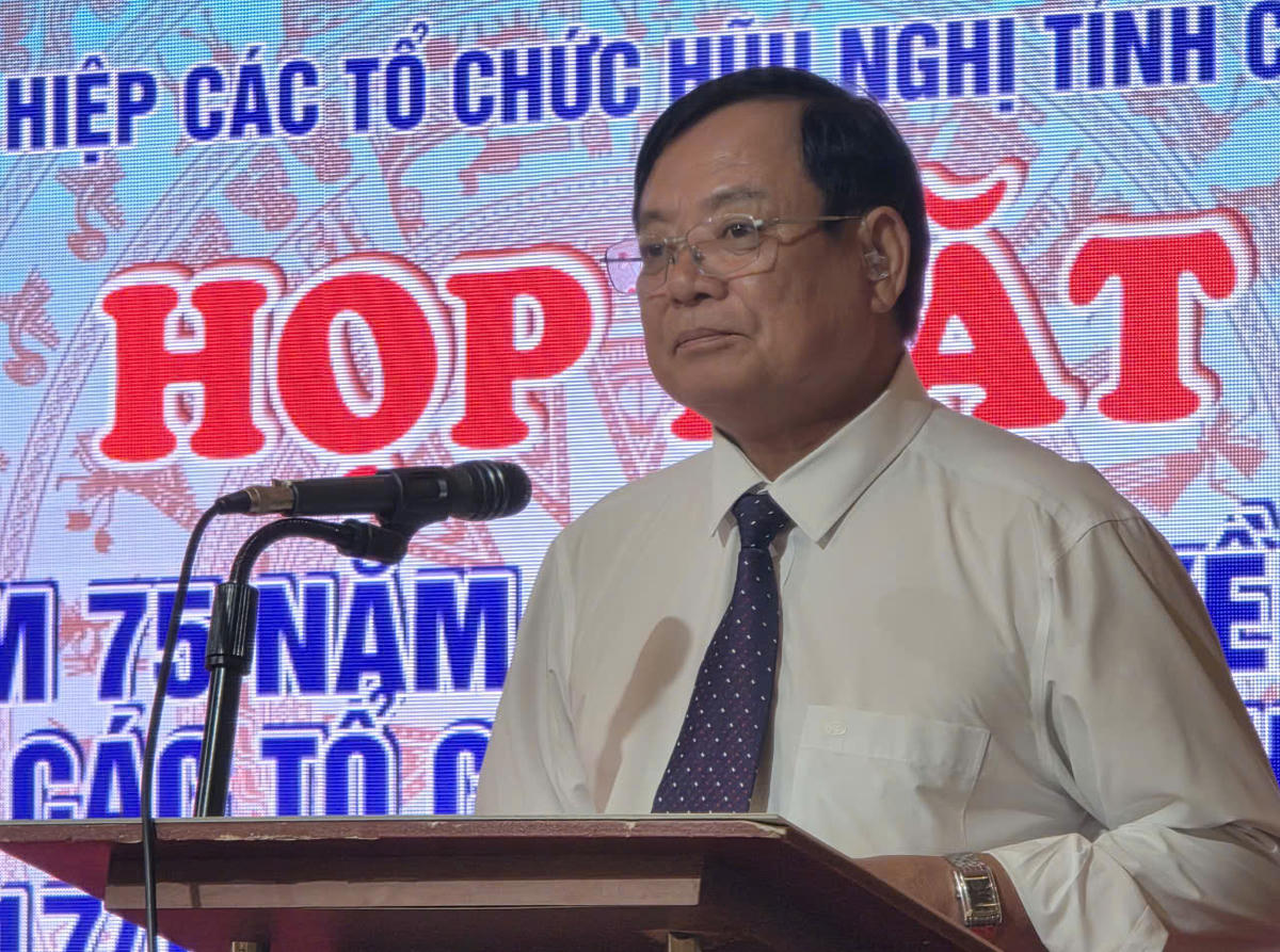 &nbsp;Chủ tịch Liên hiệp Các tổ chức hữu nghị tỉnh Cà Mau Nguyễn Văn Hòa đọc diễn văn ôn lại truyền thống 75 năm công tác đối ngoại nhân dân. Ảnh: Nguyên Du