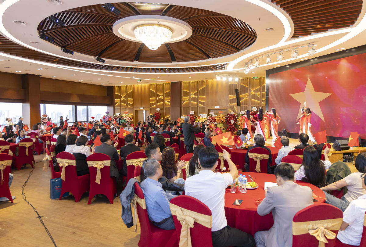 Tiết mục văn nghệ của cán bộ, nhân viên, phóng viên Báo Đại đoàn kết.