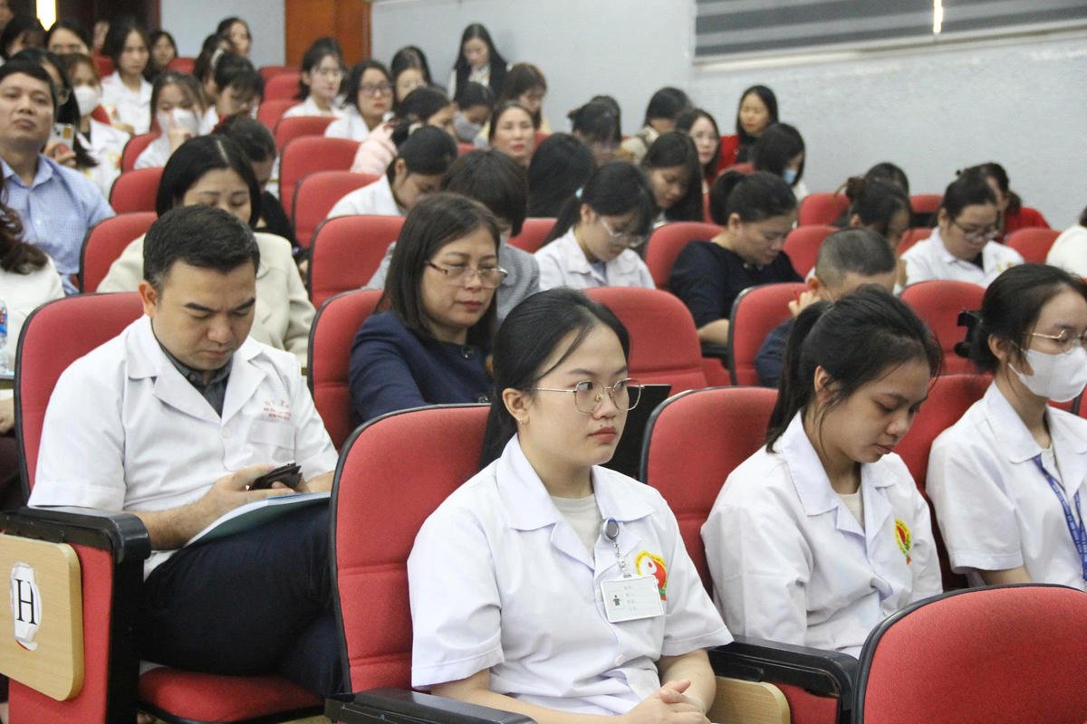 Hội thảo thu hút sự quan tâm của đông đảo chuyên gia, nhà khoa học, giảng viên.&nbsp;