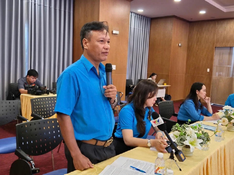 Ông Nguyễn Hữu Đại, Ủy viên Ban Thường vụ LĐLĐ tỉnh Đồng Nai góp ý tại Hội nghị lấy ý kiến góp ý dự thảo Văn kiện Đại hội XIV của Đảng.