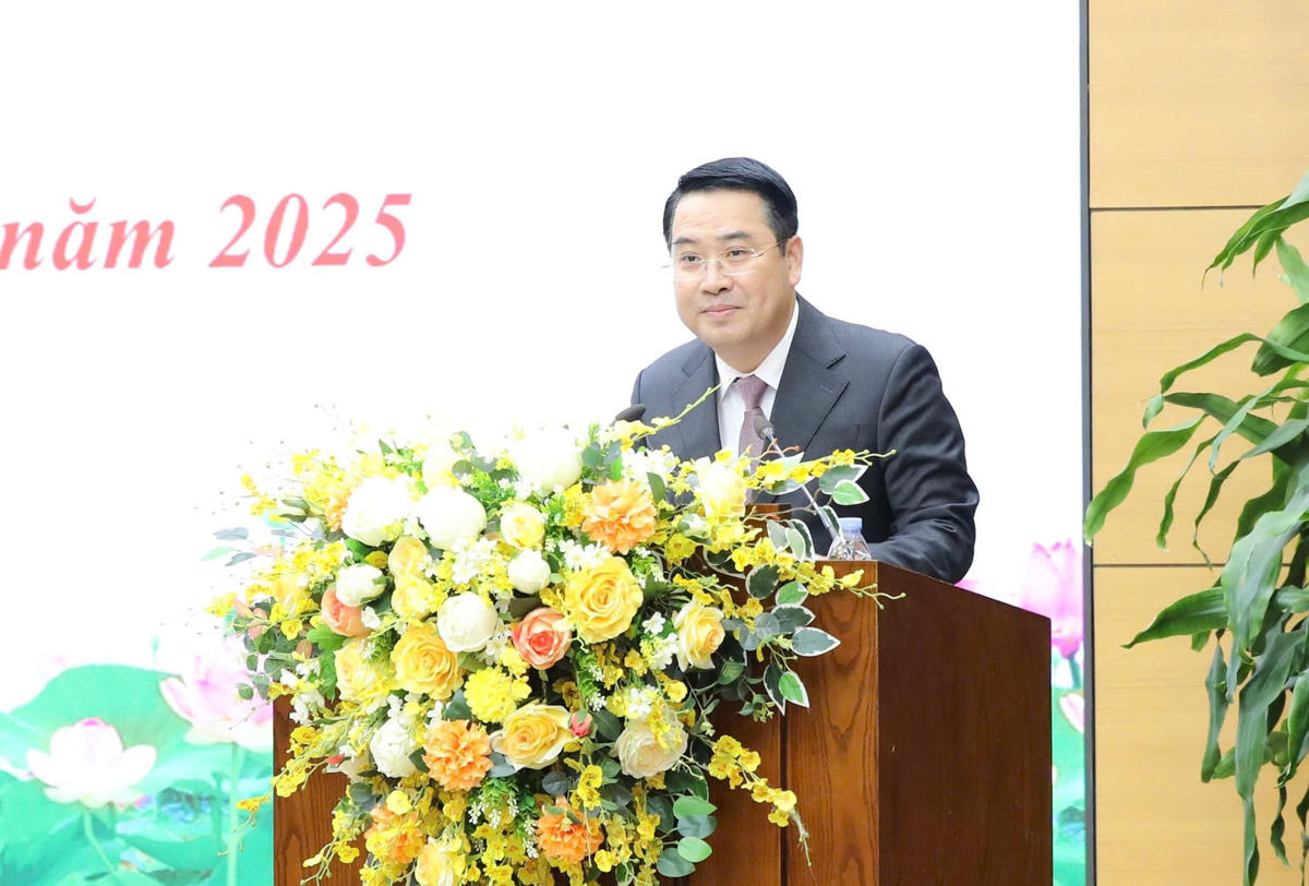 Tân Chủ tịch UBND tỉnh Lào Cai Nguyễn Tuấn Anh phát biểu nhận nhiệm vụ. Ảnh: Văn Đức.