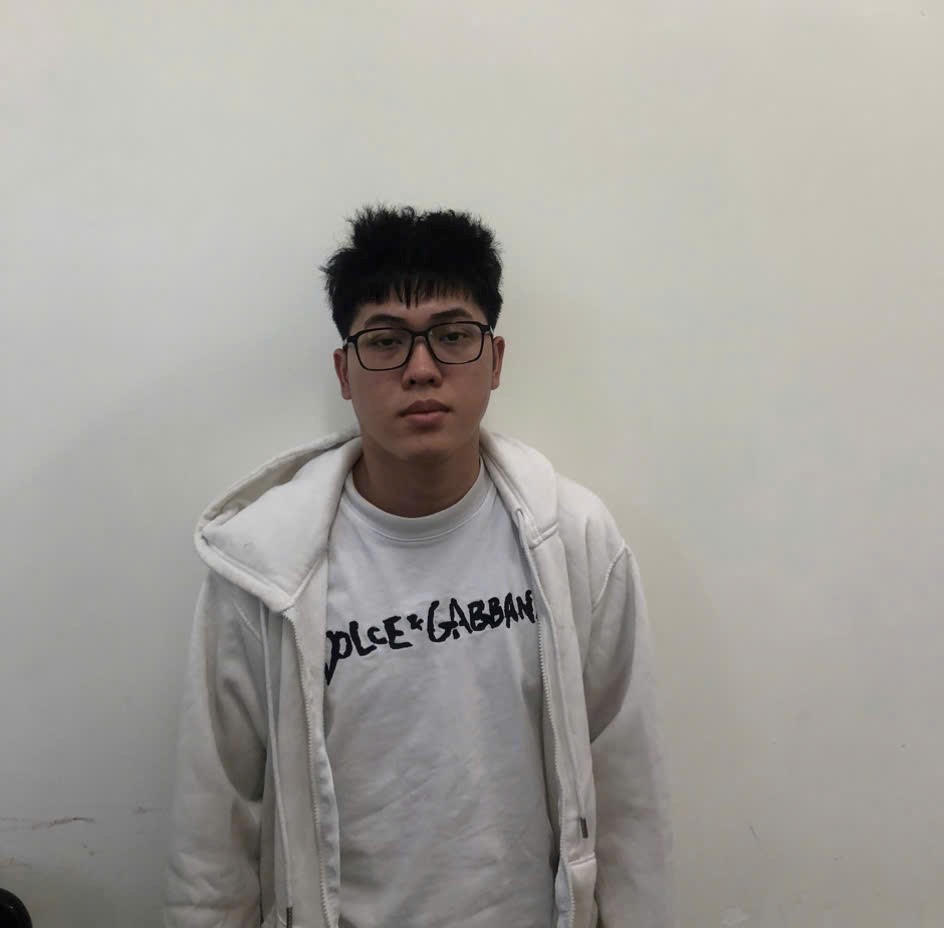 Đối tượng Lê Minh Nghĩa tại cơ quan Công an. Ảnh: Công an cung cấp.