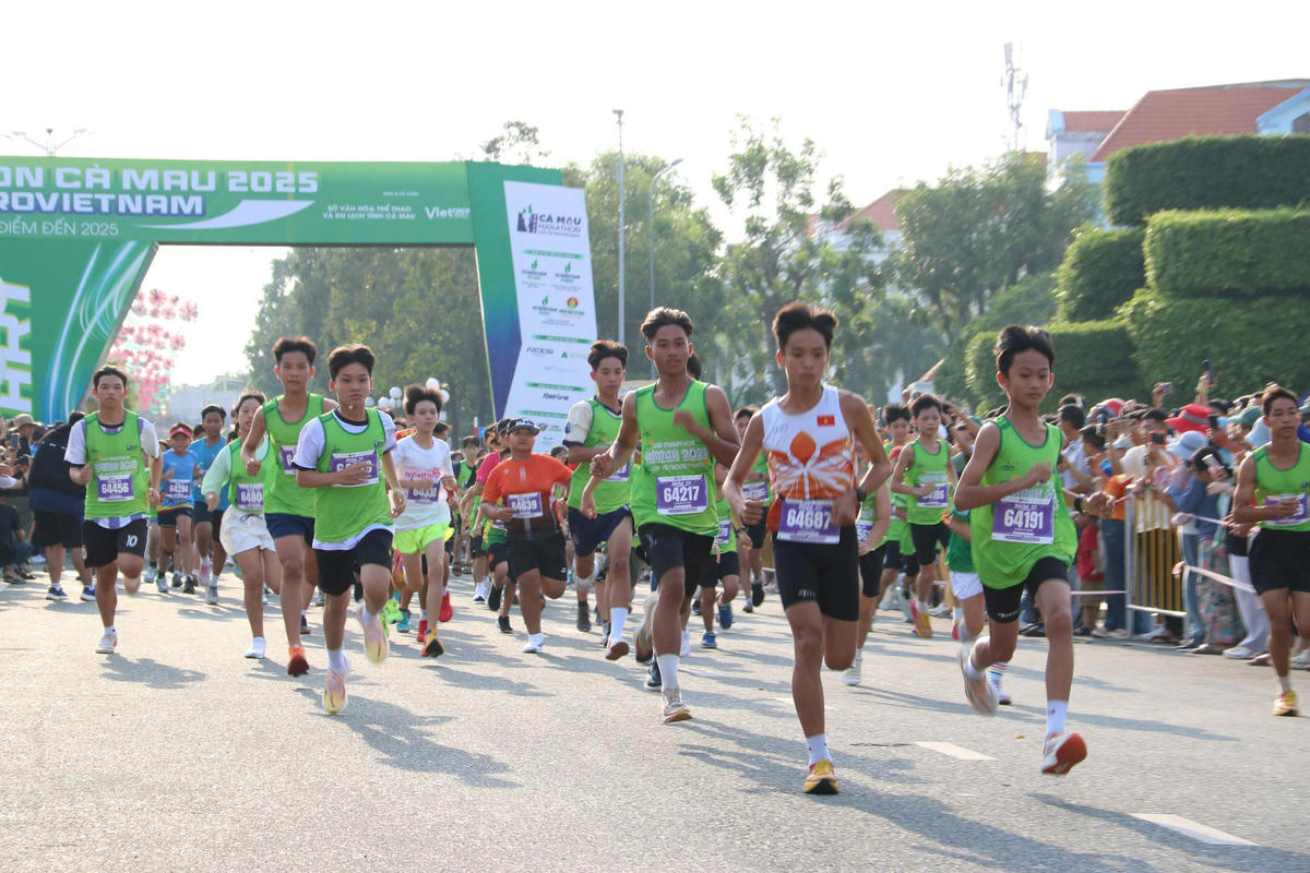 Giải Marathon lần này quy tụ hơn 6.000 vận động viên, bao gồm các vận động viên chuyên nghiệp và các vận động viên yêu thích môn chạy, đặc biệt trong đó có nhiều vận động viên nước ngoài cùng tham gia. Ảnh: Nguyên Du