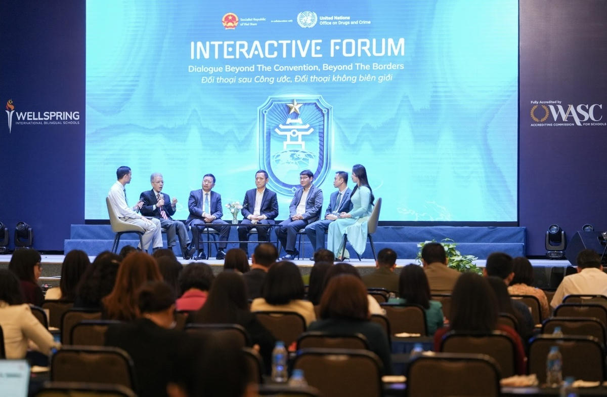 Đại diện Bộ Công an, Bộ Ngoại giao, Bộ GDĐT và Viện Khoa học Giáo dục Việt Nam tham gia phiên đối thoại tại sự kiện.