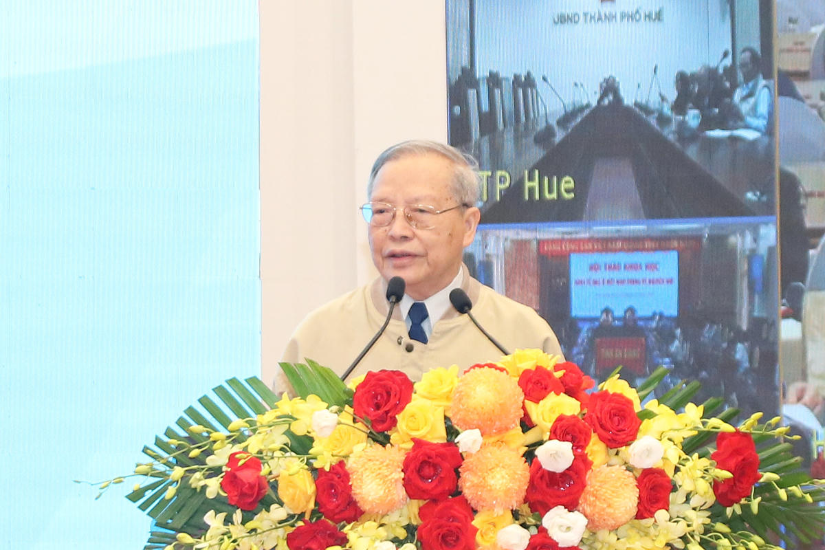 GS.TS Nguyễn Trọng Chuẩn, Phó Chủ tịch Hội Triết học Việt Nam phát biểu tại Hội thảo. Ảnh: Tiến Đạt.