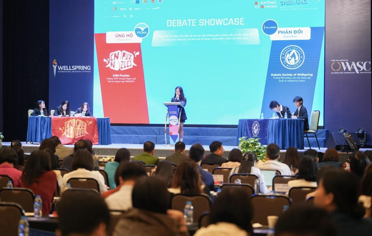 Học sinh tham gia hoạt động tranh biện Debate Showcase.