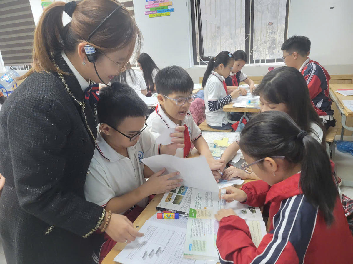 Một tiết học của cô và trò Trường THCS Cầu Giấy (Hà Nội). Ảnh: NTCC.