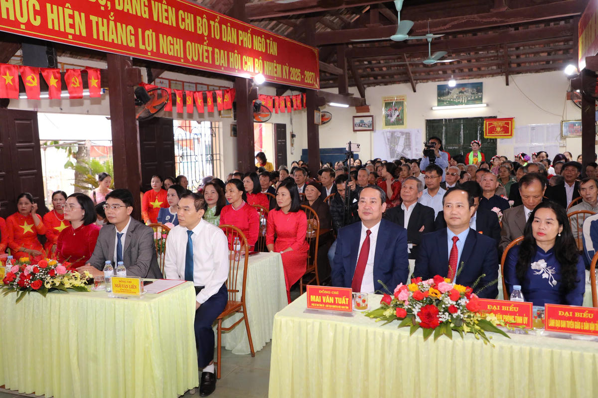 Các đại biểu dự ngày hội đại đoàn kết tại TDP Ngô Tân. Ảnh: Đ.L