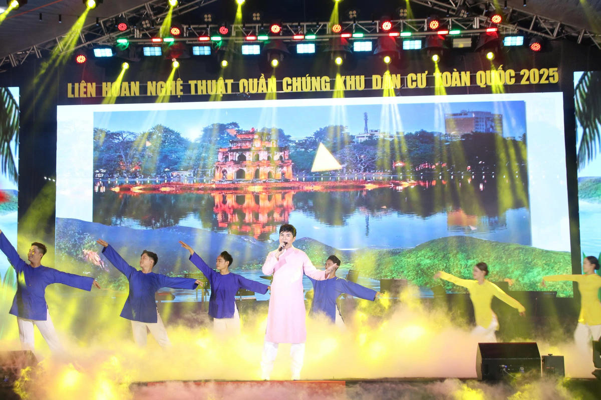 Liên hoan năm nay có sự tham gia của 12 đoàn nghệ thuật quần chúng.