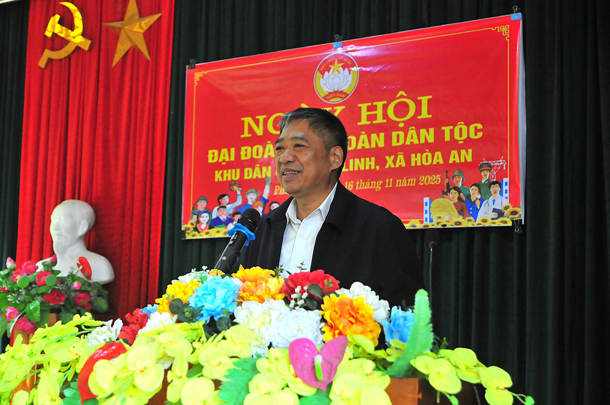 Ông Nguyễn Hồng Trang, Ủy viên Ban Thường vụ Tỉnh ủy, Phó Bí thư Thường trực chuyên trách Đảng ủy các cơ quan Đảng tỉnh Tuyên Quang phát biểu tại Ngày hội. Ảnh: Xuân Trường.