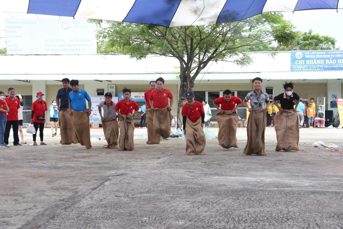 Nhiều hoạt động vui chơi, giải trí được tổ chức nhằm nâng cao đời sống tinh thần cho người lao động.&nbsp;