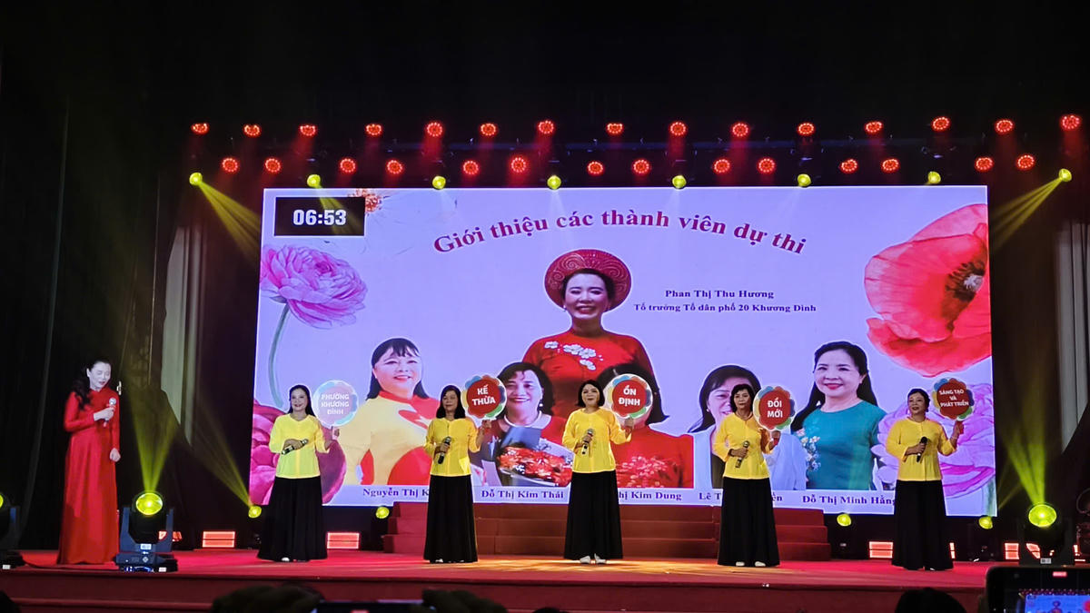 Tiết mục biểu diễn của tổ dân phố số 20 phường Khương Đình