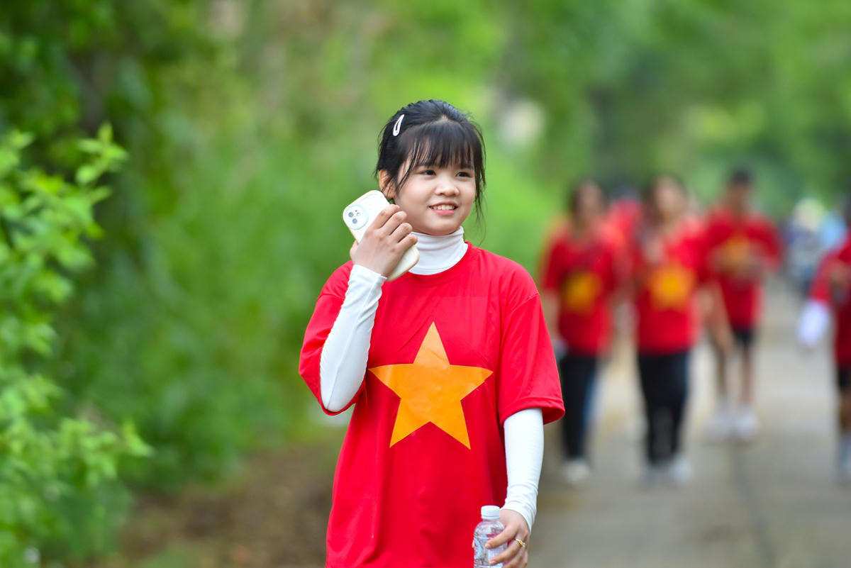 Nữ sinh tham gia giải việt dã, Ảnh Nguyễn Minh.