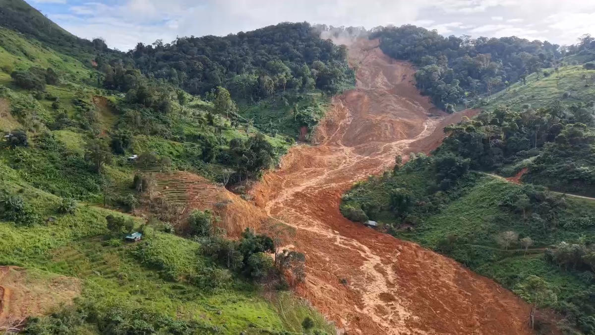 Khu vực xảy ra nơi sạt lở tìm kiếm nạn nhân mất tích khó khăn. Ảnh: CV.