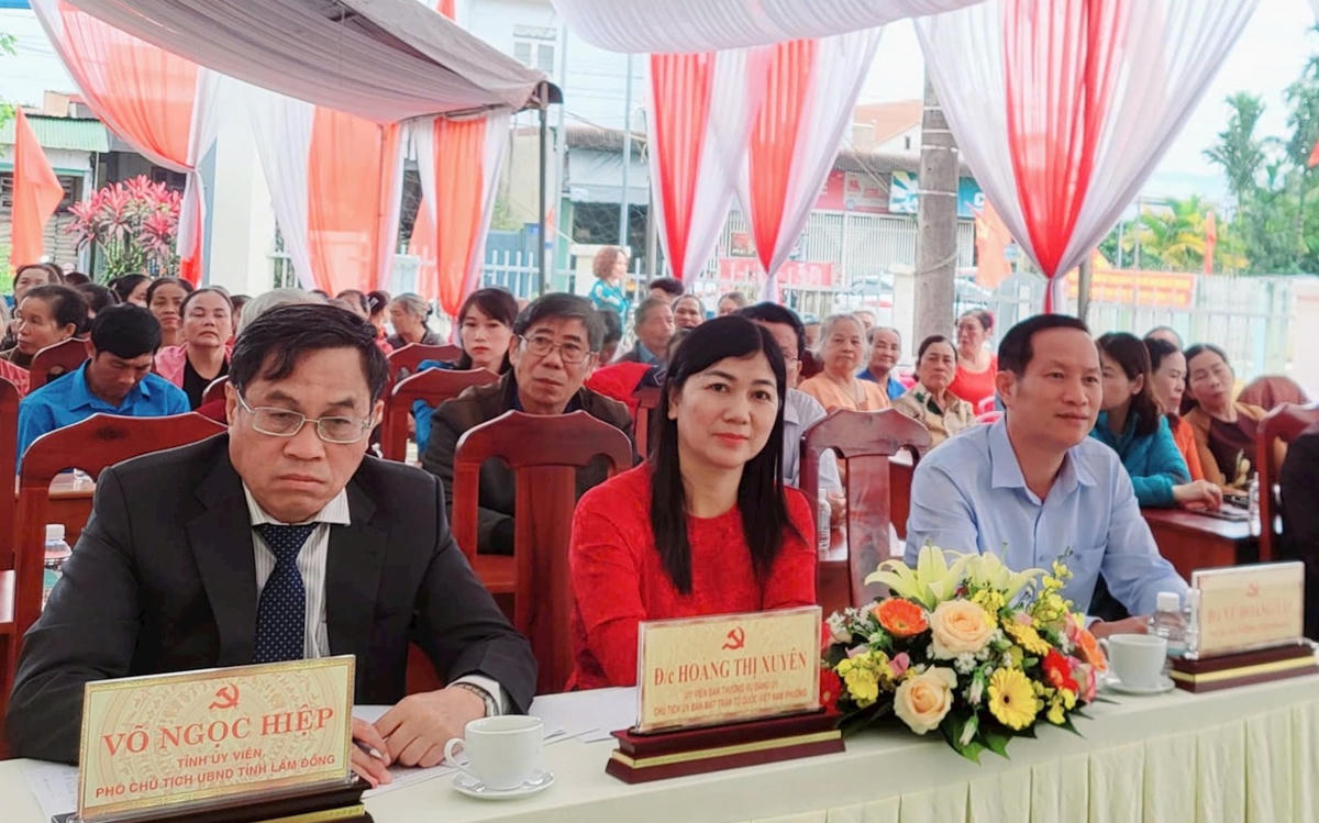 Các đại biểu dự Ngày hội Đại đoàn kết toàn dân tộc tại Tổ dân phố (TDP) 6, Phường 3 Bảo Lộc. (ảnh QT)