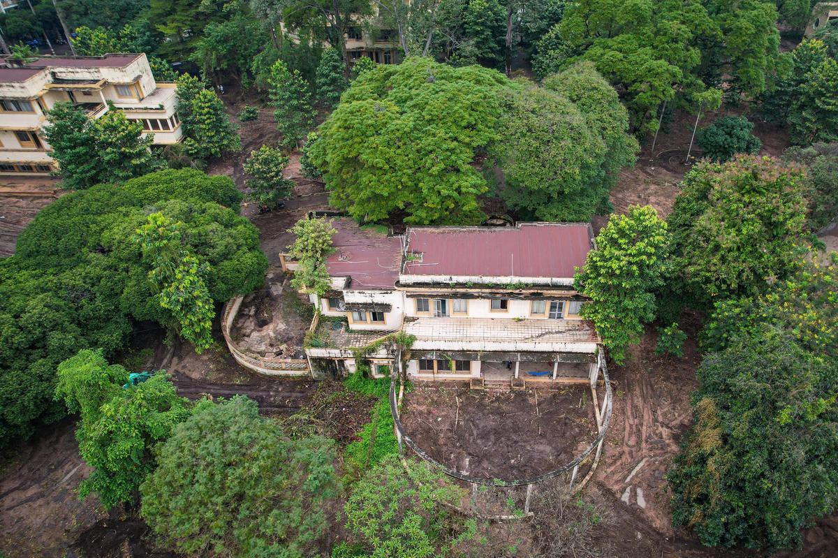 Khu đất số 1 Lý Thái Tổ, phường Vườn Lài được dọn dẹp để xây dựng công viên kết hợp Đài tưởng niệm nạn nhân Covid-19 (Ảnh: Báo Thanh Niên).