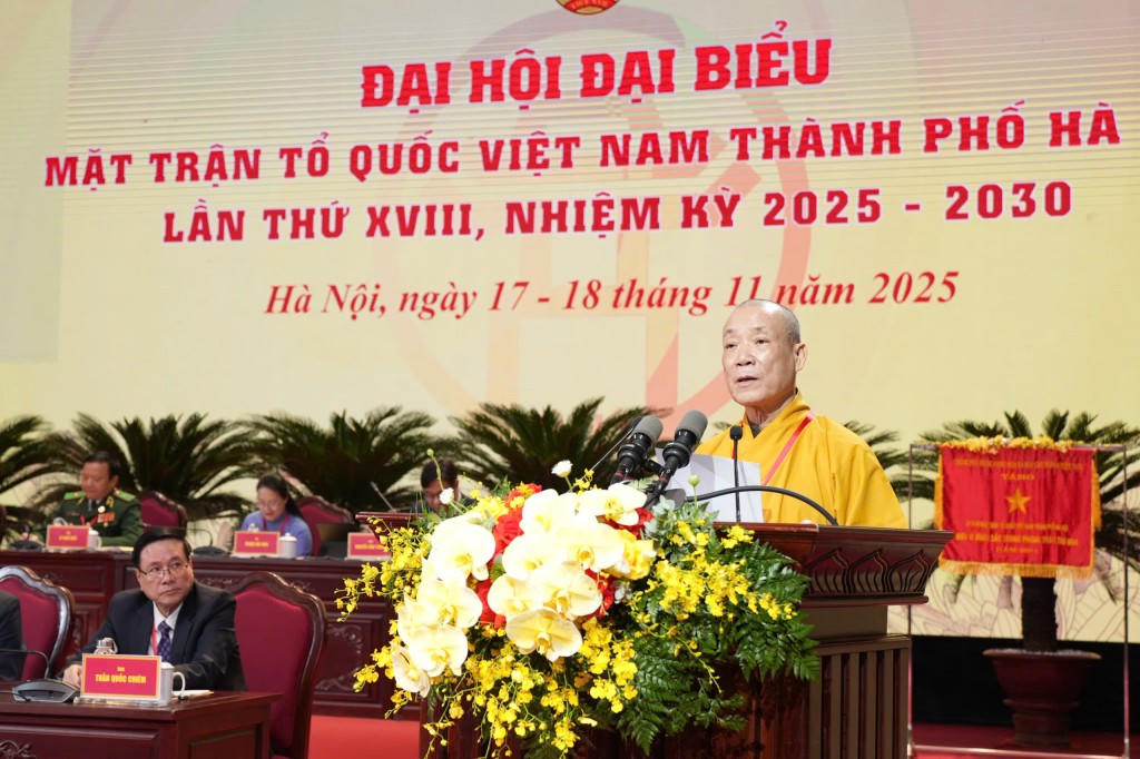 Hoà Thượng Thích Bảo Nghiêm, Phó Chủ tịch không chuyên trách Ủy ban MTTQ Việt Nam TP, Trưởng Ban trị sự Giáo hội Phật giáo Việt Nam TP Hà Nội trình bày báo cáo tại Đại hội.&nbsp;