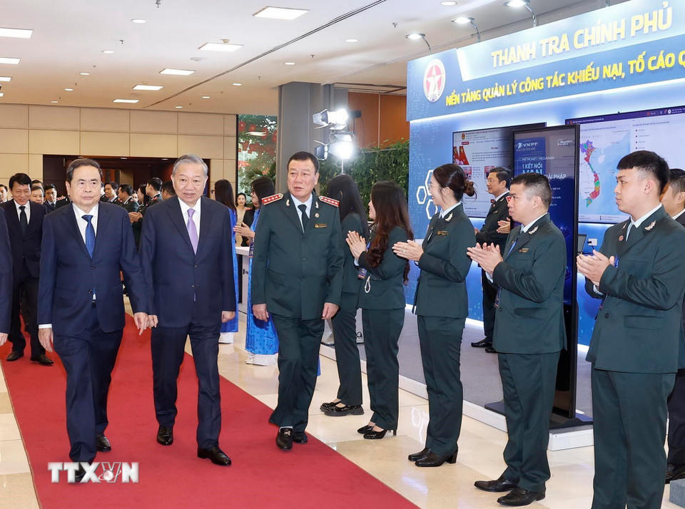 Tổng Bí thư Tô Lâm, Chủ tịch Quốc hội Trần Thanh Mẫn cùng các lãnh đạo Đảng, Nhà nước đến dự Lễ kỷ niệm 80 năm Ngày truyền thống Thanh tra Việt Nam (23/11/1945 - 23/11/2025). (Ảnh: Thống Nhất/TTXVN)