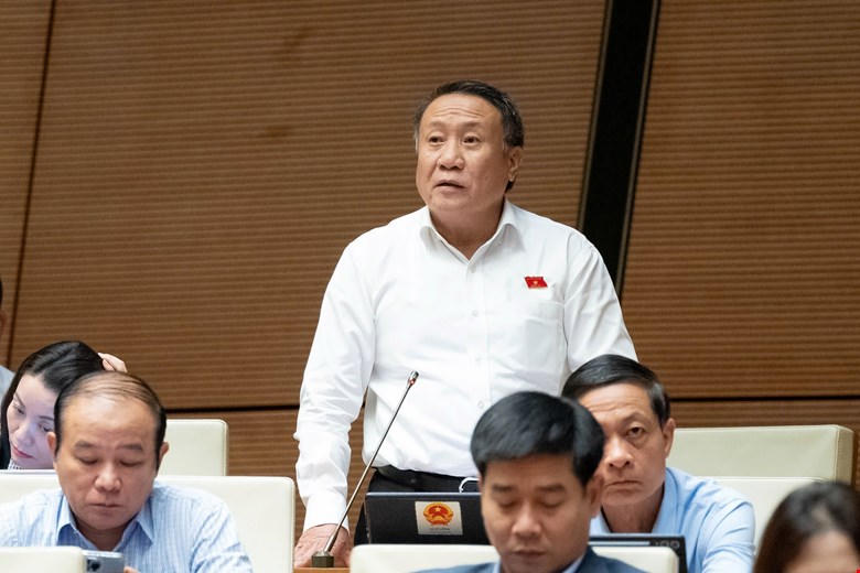 Băn khoăn việc ô tô phải có “thiết bị an toàn phù hợp cho trẻ em”

